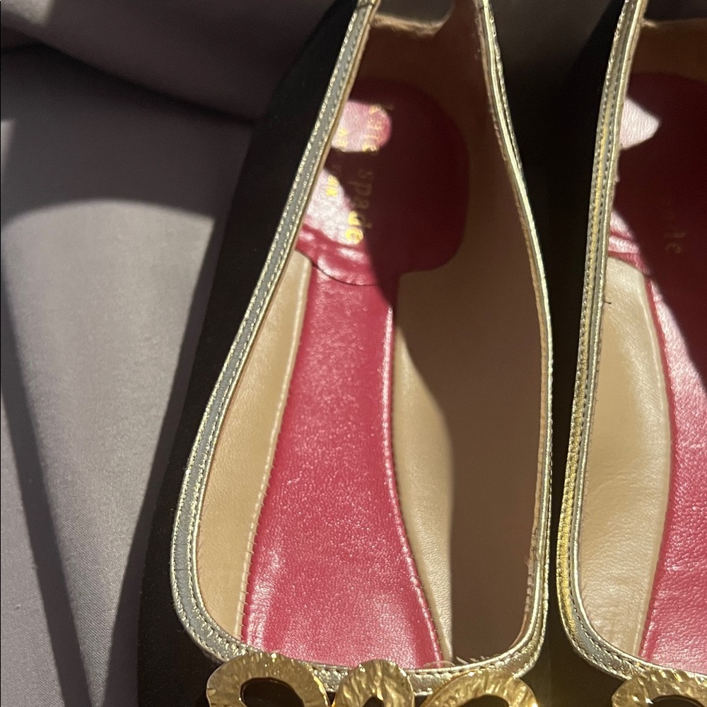 Kate Spade Elegant Black Flats with Gold Detailing - Picture 12 of 14